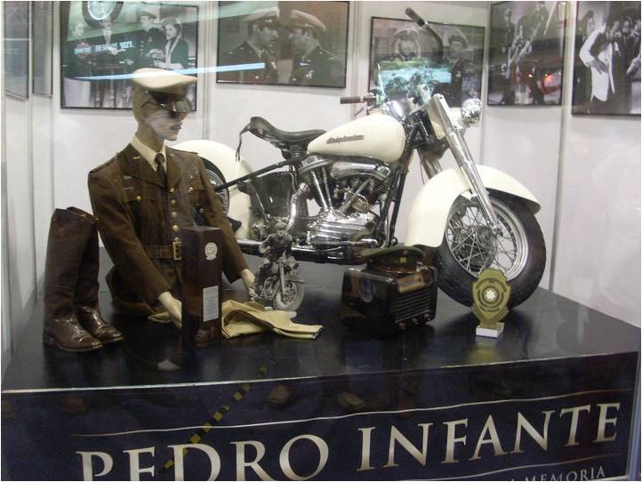 Lupita Infante Oficial: Homenajean a Pedro Infante en Expo Moto 2010