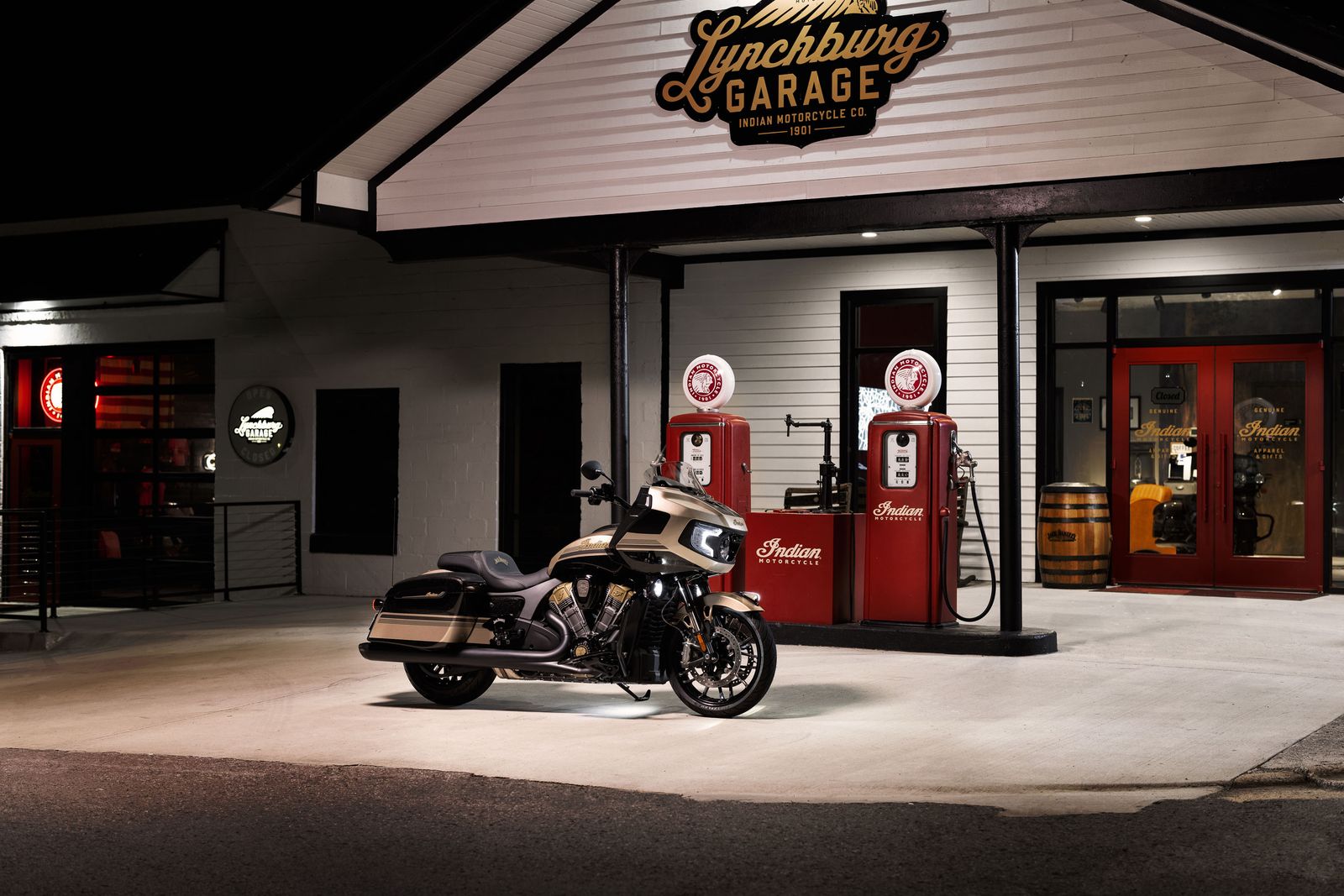 Indian Challenger Dark Horse Jack Daniels Limited Edition motocicleta