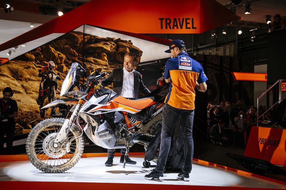 KTM-790-ADVENTURE-R-Prototype-Sunderland-Trunkenpolz-EICMA-2017