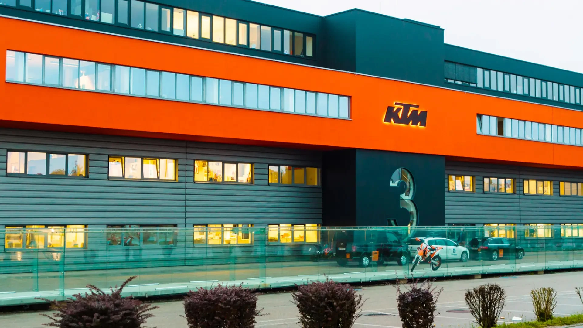 KTM-crisis-3