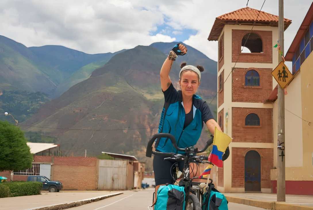 La increíble historia de la ciclista que recorre el mundo y su felicidad por conocer Misiones - Canal Doce Misiones