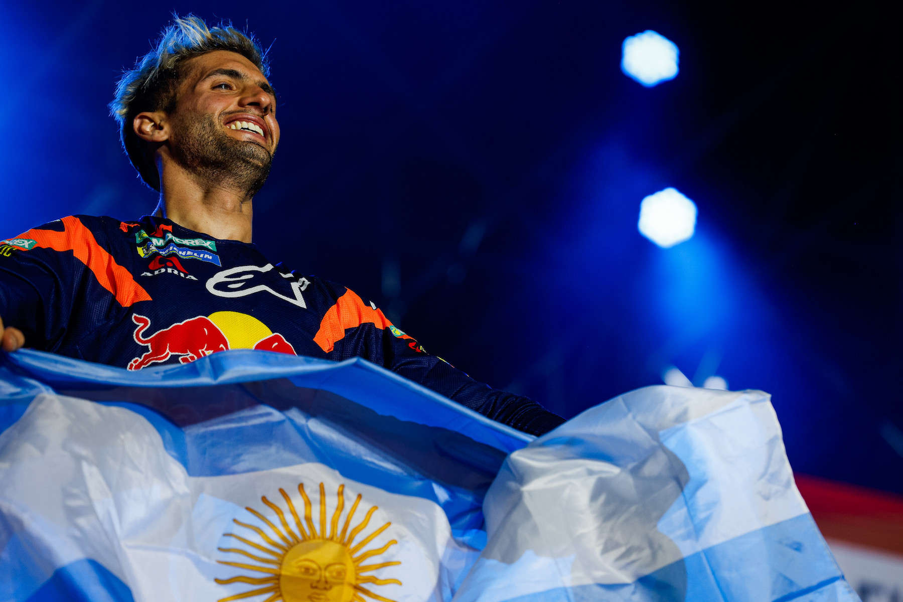 Kevin-con-bandera