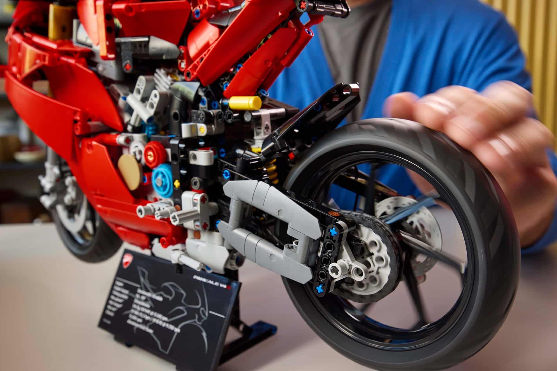 Ducati y el Grupo LEGO presentan el set LEGO Technic con la Panigale V4 S como protagonista