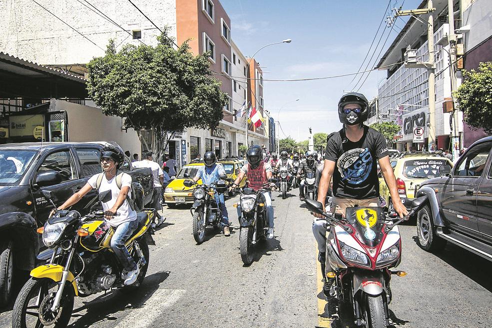 Piura: El ingreso de motos al centro tiene las horas contadas | EDICION | CORREO