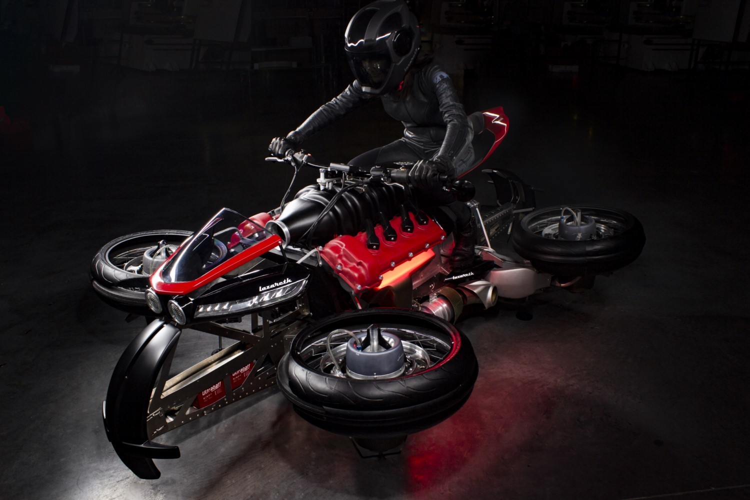 Lazareth-moto-voladora-revista-mototec-2