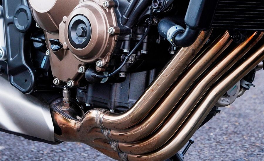 MOTOR-HONDA-DE-CUATRO-CILINDROS-900x550