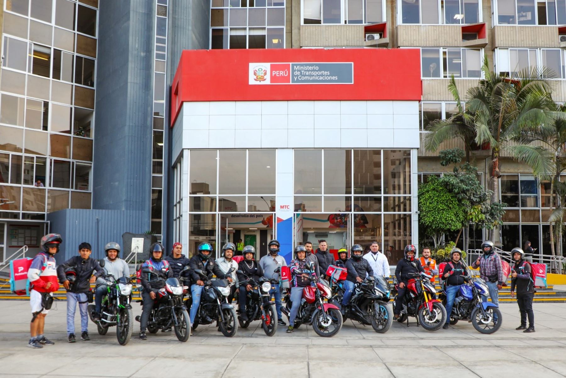 MTC-dicta-taller-a-repartidores-de-delivery-para-prevenir-accidentes-en-moto