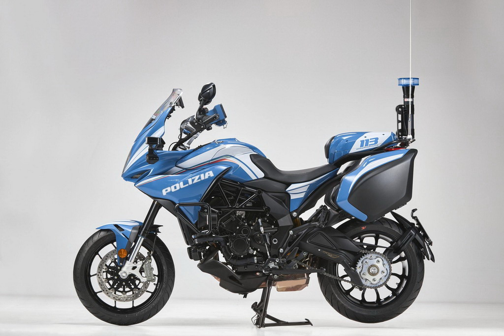 MV-Agusta-Turismo-Veloce-Lusso-2
