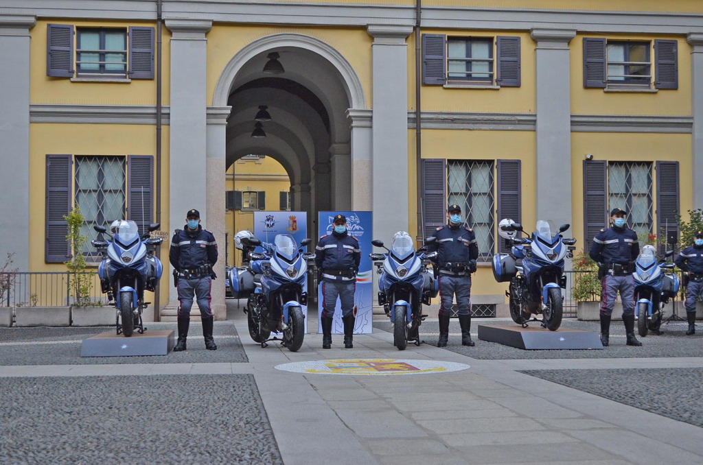 MV-Agusta-Turismo-Veloce-Lusso-4