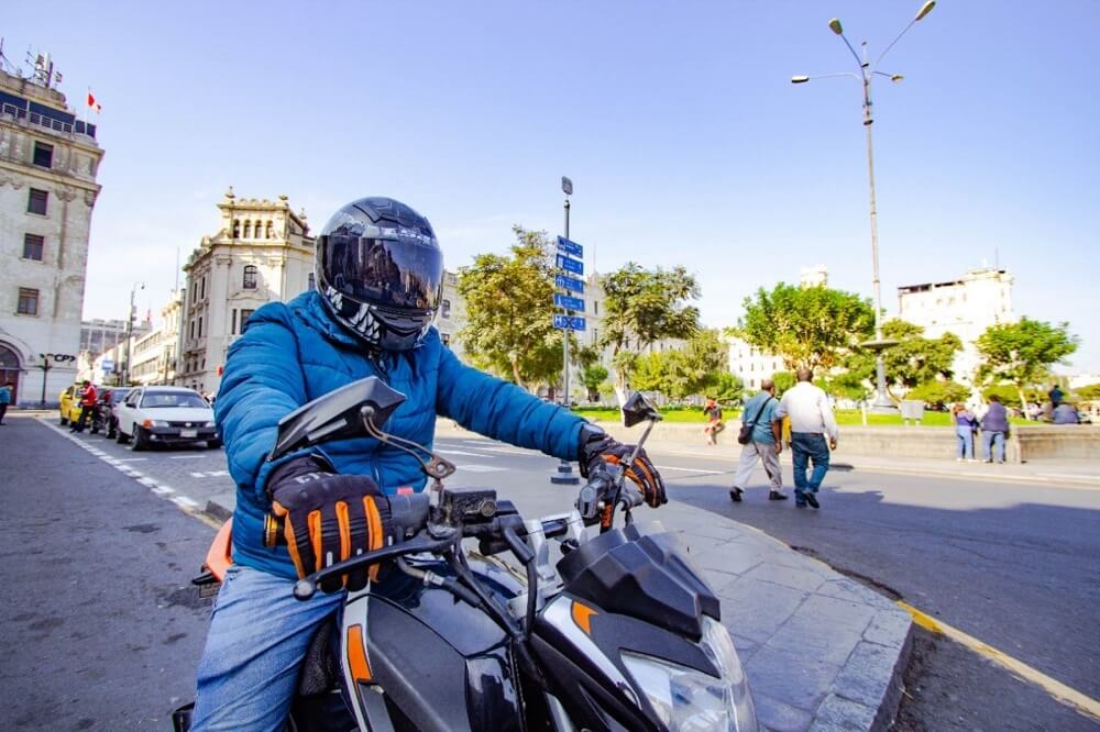 Aprueban proyecto para que una sola persona viaje en moto lineal
