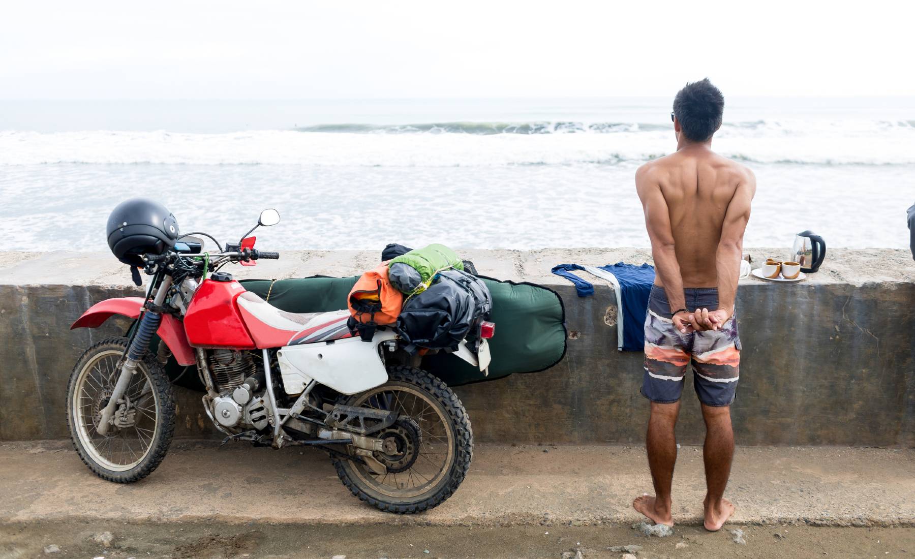 Moto y calor: desafía al abrasador asfalto con estos trucos clave