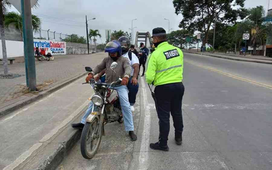 Prohíben la circulación de dos personas en moto en Ecuador – El Nuevo Tiempo