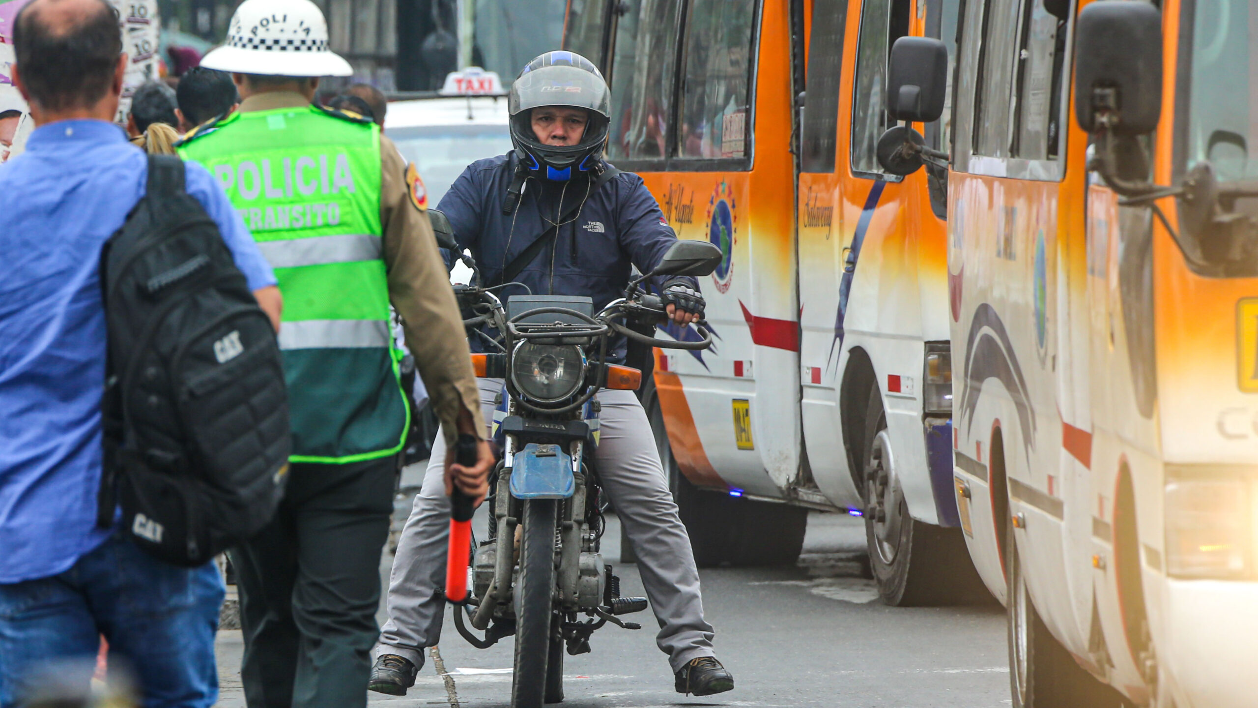 MTC publica proyecto que regula especificaciones técnicas para el uso de  casco y chaleco para motociclistas - Noticias - Ministerio de Transportes y  Comunicaciones - Plataforma del Estado Peruano