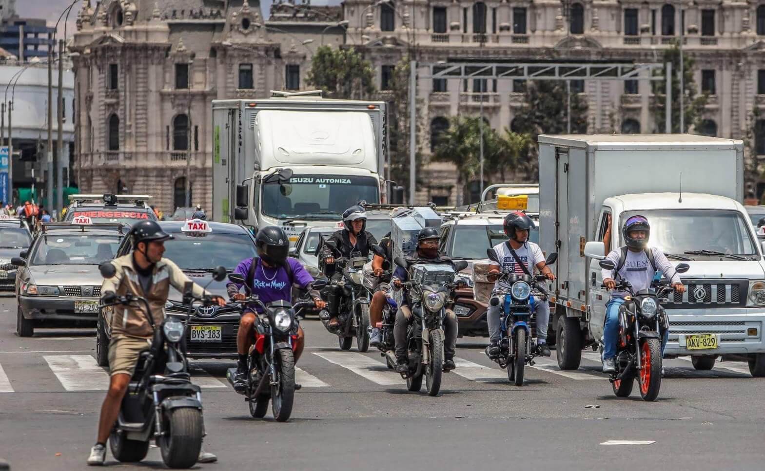 Auge en dos ruedas: los impactos de la creciente presencia de motos en Perú  | Ojo Público