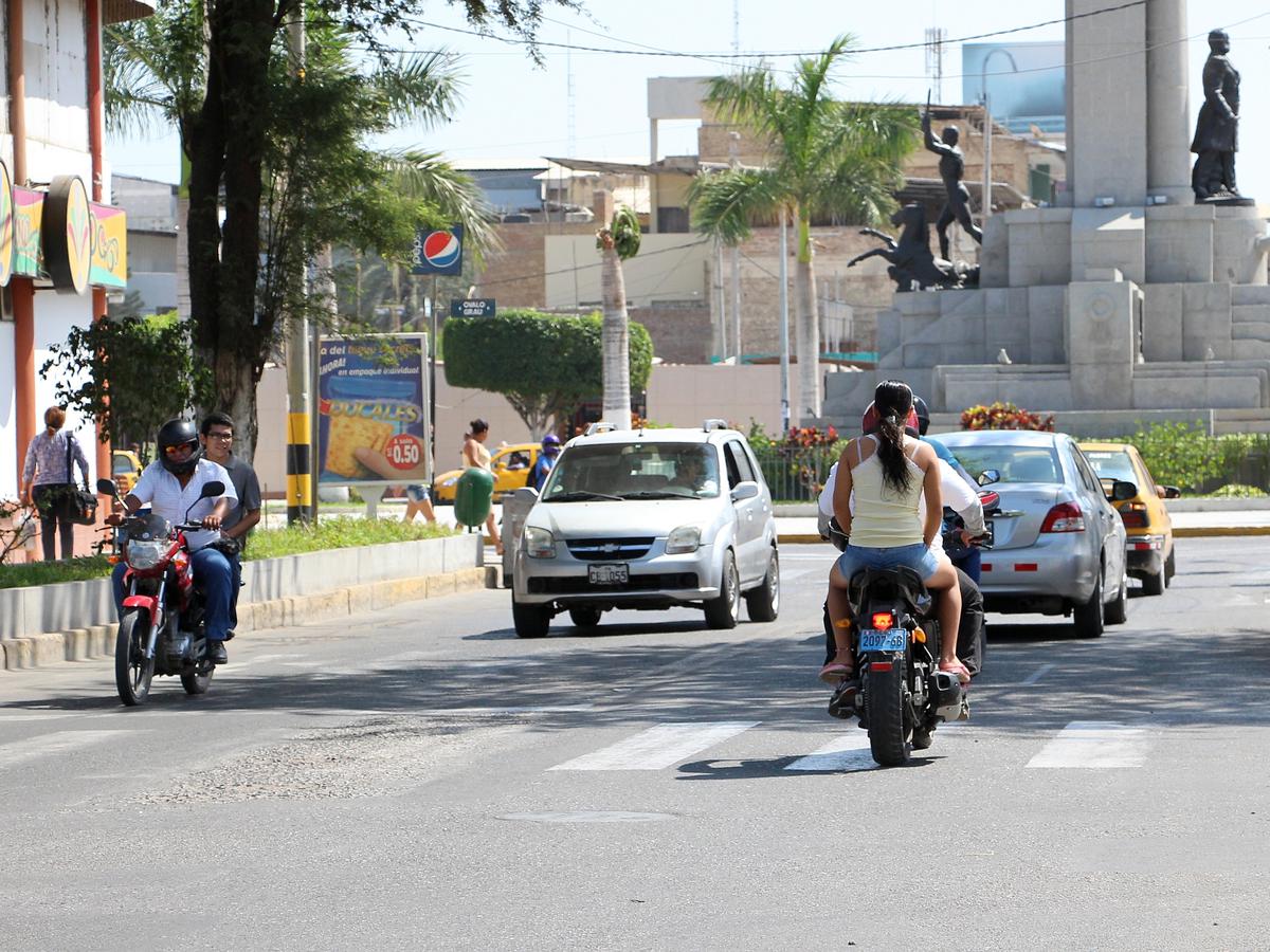 Servicio ilegal de taxi en moto opera en Piura desde hace más de 15 años |  FOTOS | PERU | EL COMERCIO PERÚ