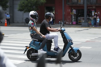 Distritos de Lima norte aprueban ordenanza que prohíbe a dos personas  viajar en una moto - Infobae
