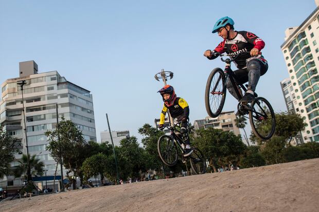Jean Paul Jaen (@Jeanpauljg) es campeón panamericano de bicicross. Dicta clases a niños y niñas en el circuito del malecón de la Marina (en la imagen) y en el circuito de BMX Soul Bike, en Surco.