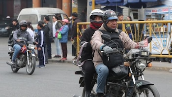 Comas envía proyecto al Congreso para prohibir circulación de motos con más de una persona - Infobae
