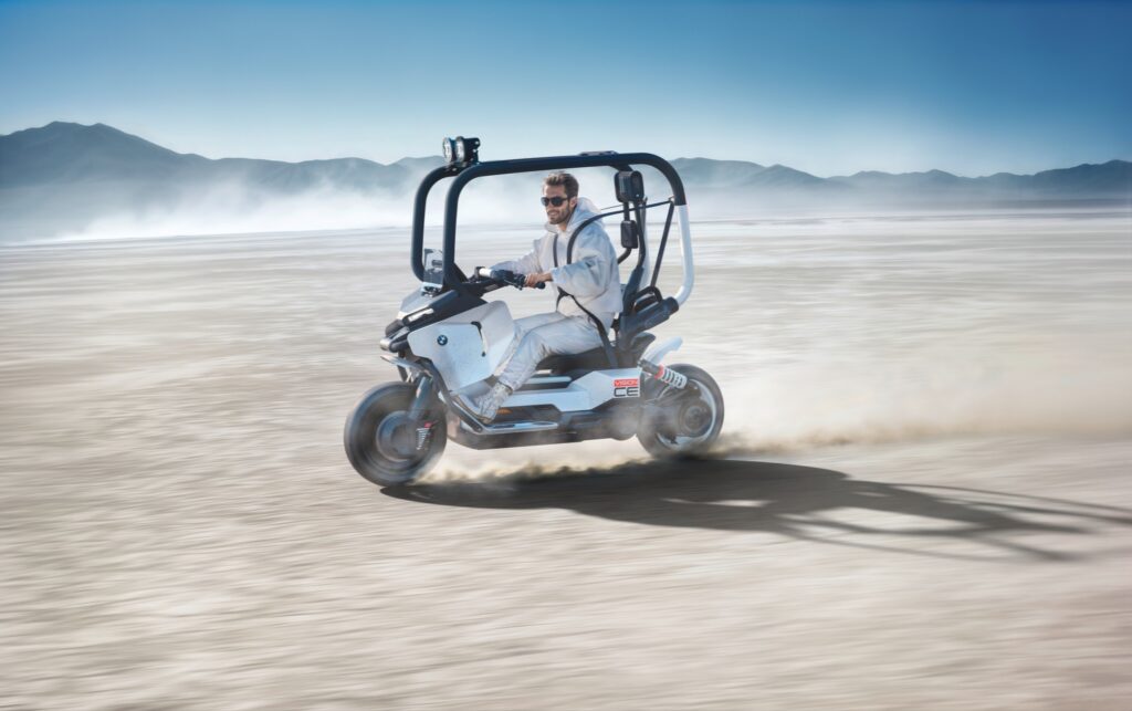 P90614801-low-Res-bmw-motorrad-present-1024x643