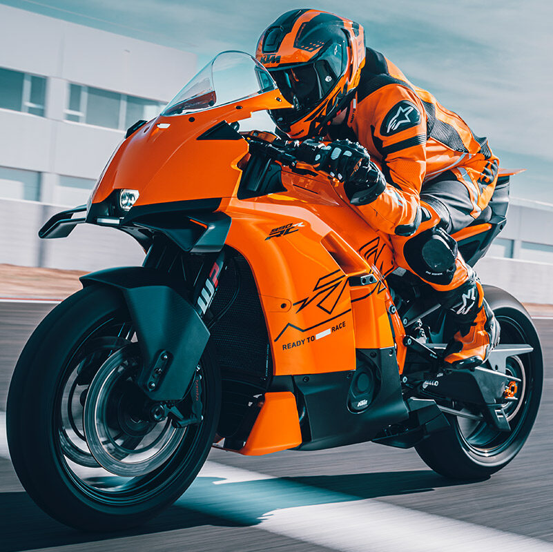 PHO-BIKE-DET-KTM-supersport-990-rcr-desktop-action-1-SALL-AEPI-V1-edited