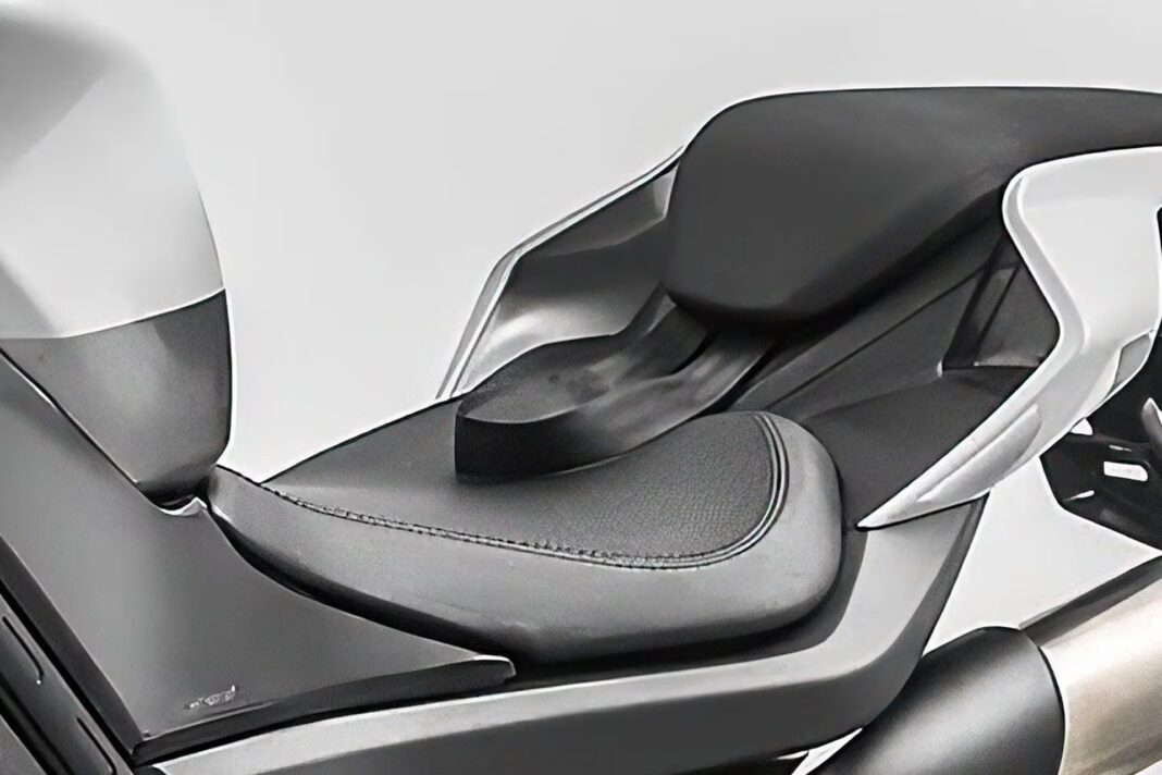 CFMoto tiene todo listo para que la nueva 750SR sea la primera moto con cinturón de seguridad