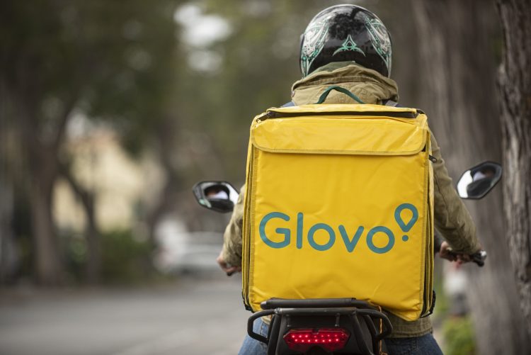 Repartidor-Glovo-750x501