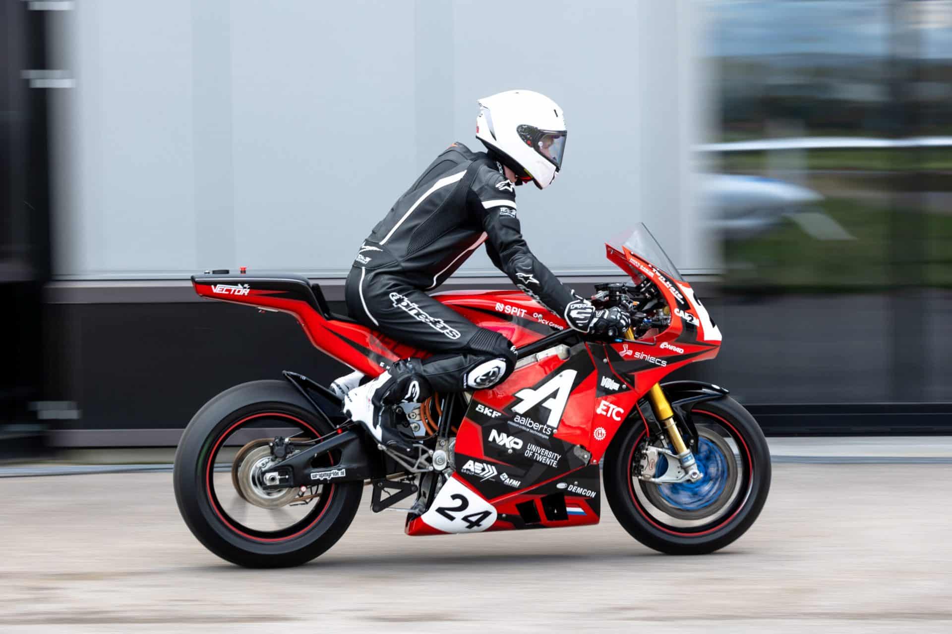Unos estudiantes han construido la Electric Superbike Twente Vector-ST, una superbike  eléctrica que arrasa en la pista