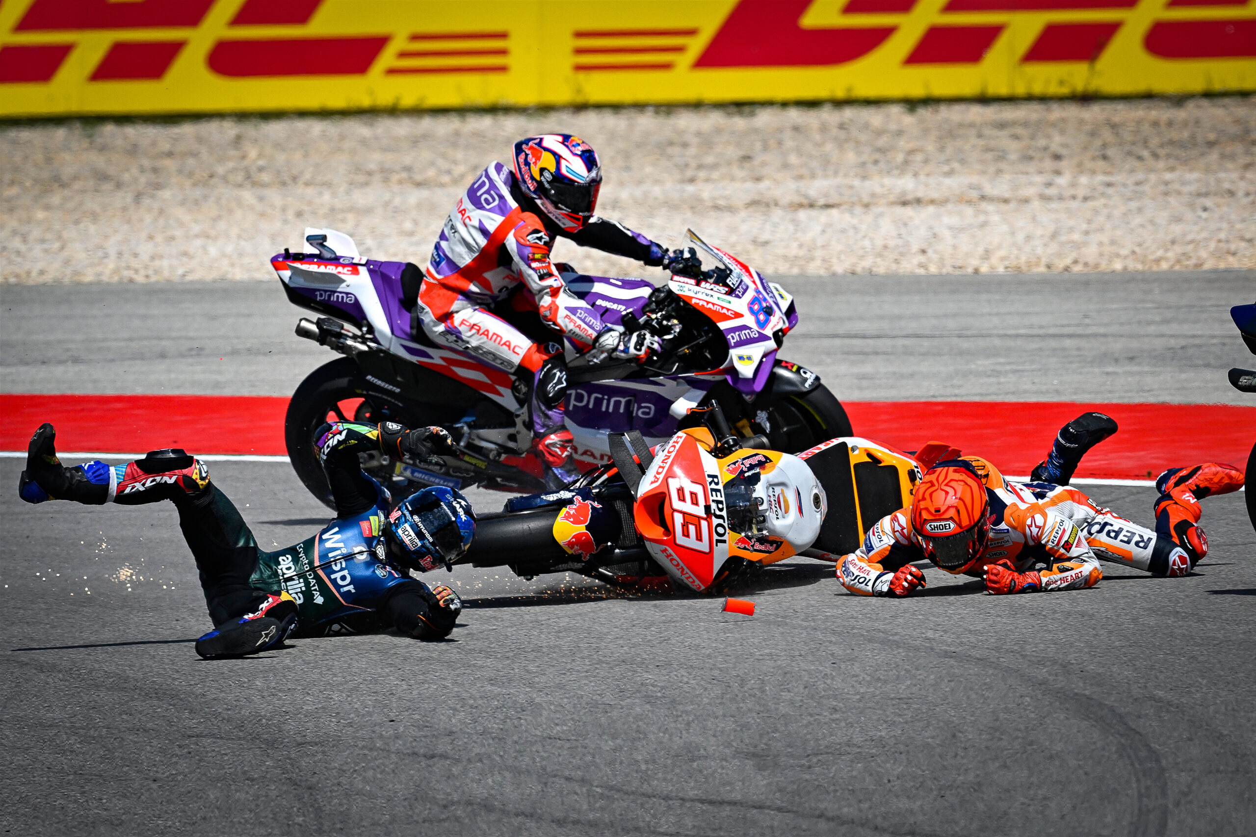 ¿Quién aplica las sanciones en MotoGP™?