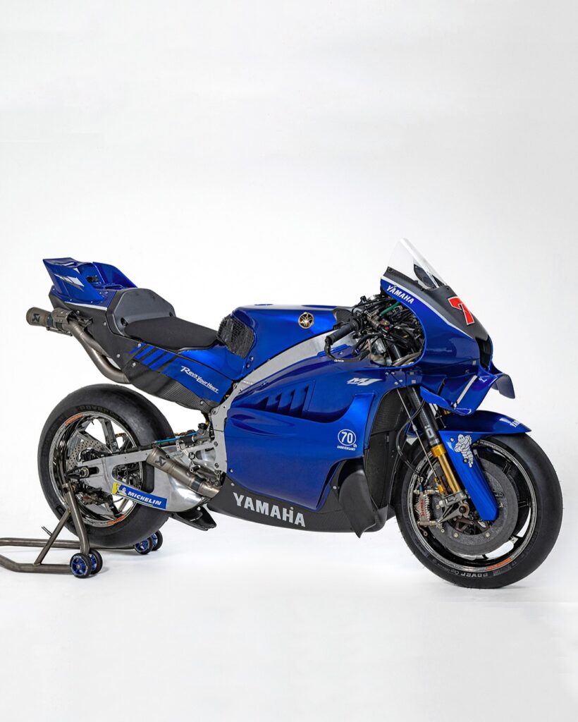 THE-NEW-YAMAHA-YZR-M1-with-V4-ENGINE-Unveiled-today-at-the-San-Marino-round-of-Moto-GP-in-Misa-820x1