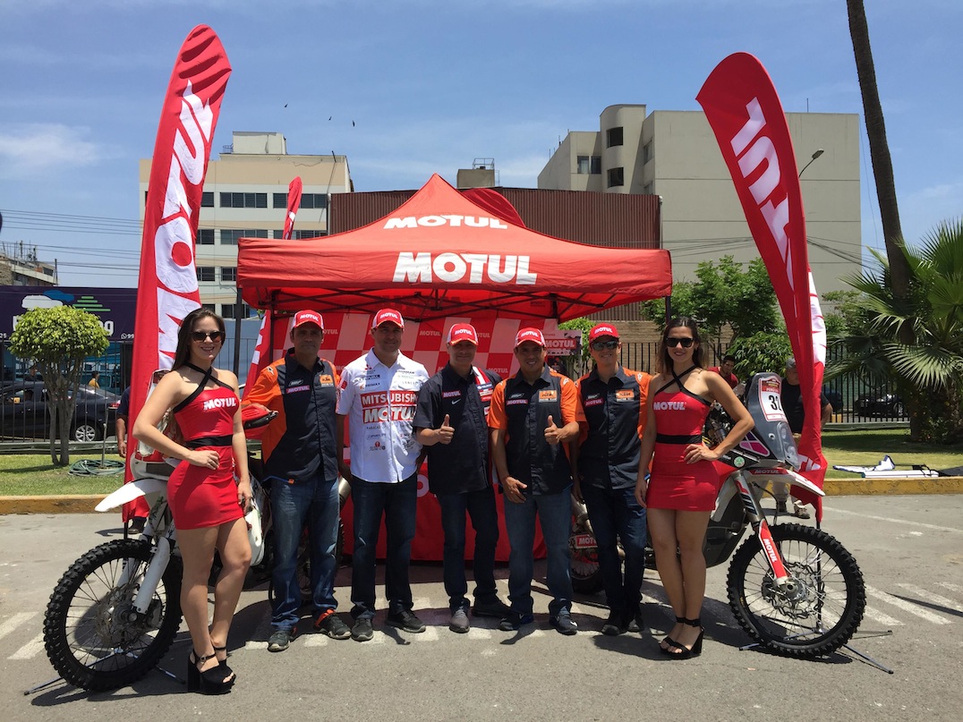 Team-Motul-Conferencia-Dakar2019100-Peruano