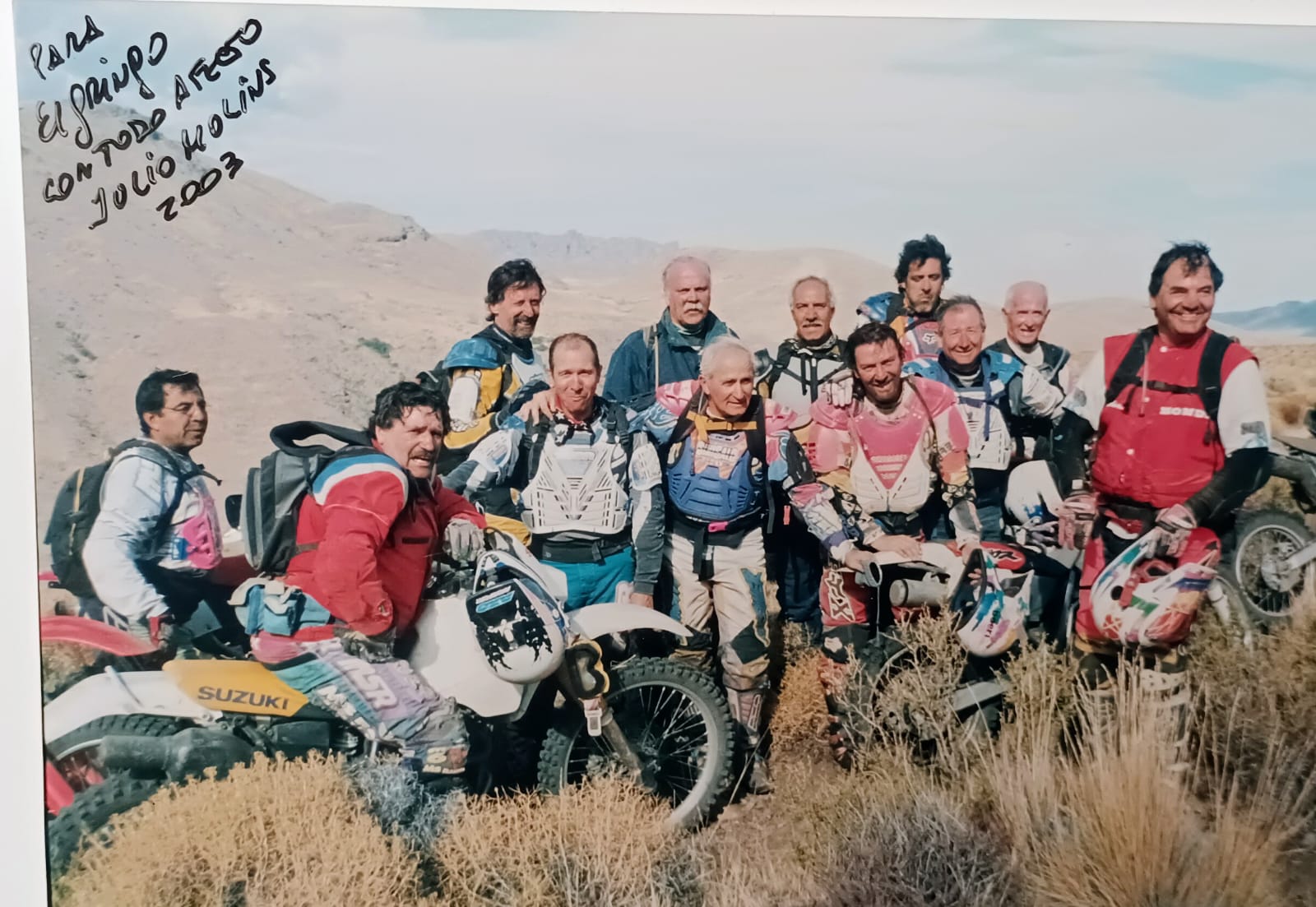 Carosanti en un viaje de aventura con sus amigos de las motos enduro
