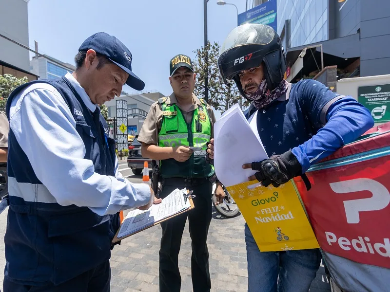 Municipalidad de Santiago de Surco impone más de 355 papeletas a conductores de motos delivery por no contar con registro para circular - Peruinforma