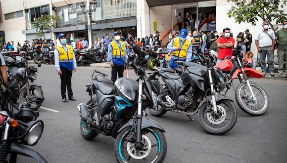 Se realizó en una hora en el Jr. Camaná, con el apoyo de los agentes de la División de Investigación de Robo de Vehículos (Dirove). (Foto: Municipalidad de Lima)