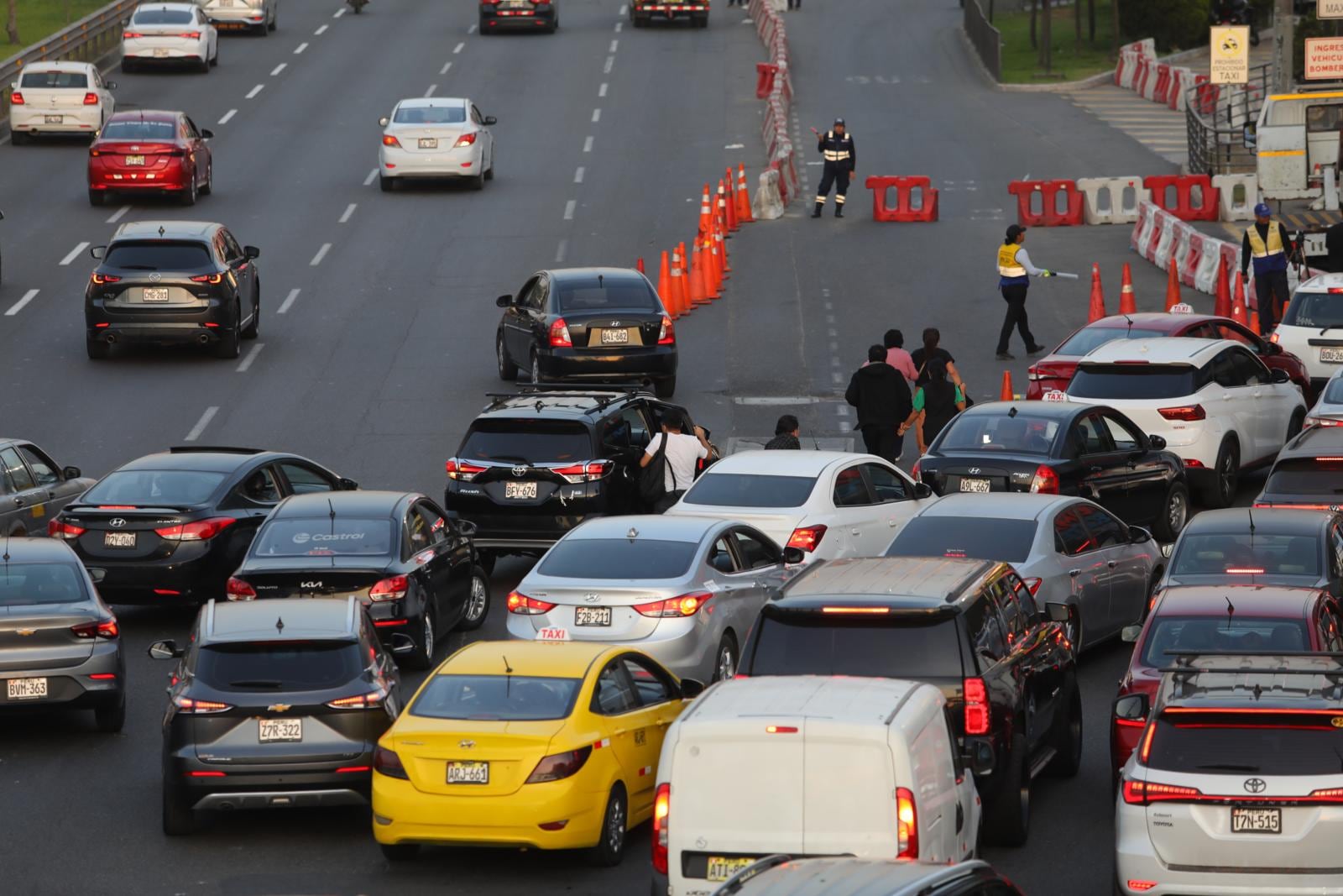 Caos vehicular rodea centros comerciales de Lima a pocos días de Navidad: ¿qué hacen las autoridades? | LIMA | EL COMERCIO PERÚ
