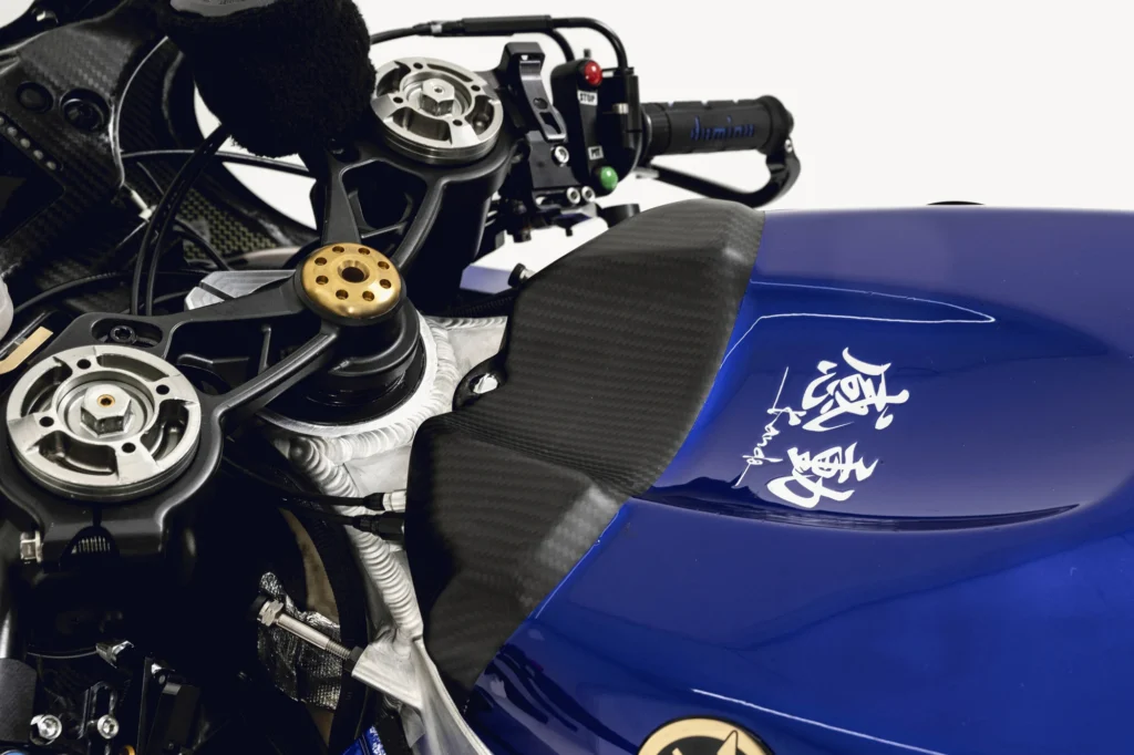 Yamaha-YZR-M1-V4-prototipo-5-1024x682