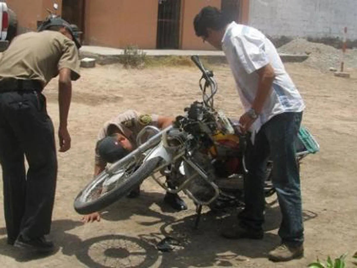 Motociclista ebrio atropella anciano | PERU | CORREO