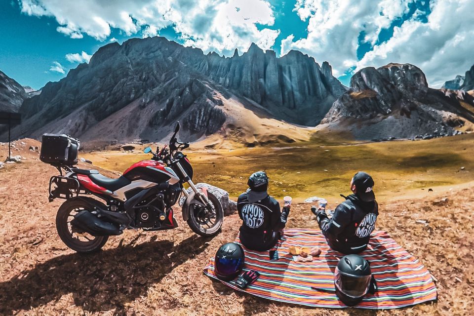 Amor y Moto: pareja motera recorre el Perú en una Dominar 250