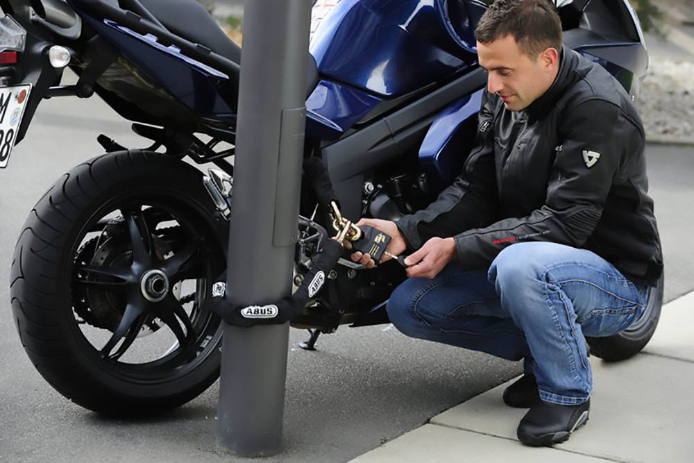 Sistemas antirrobo de moto: accesorios para proteger tu máquina motera