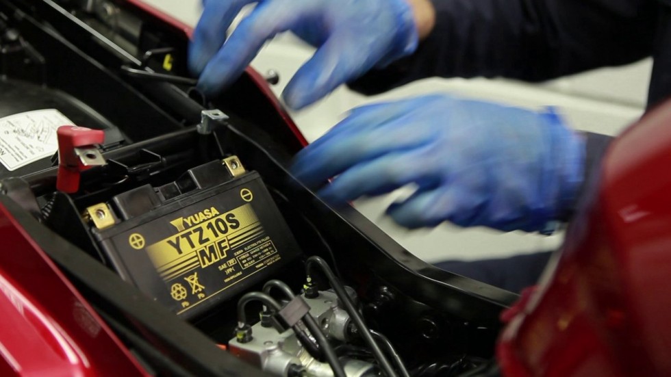 battery-installation-980x551
