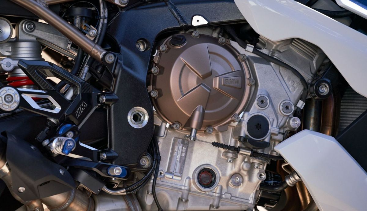 bmw-s1000r-2021-20-7-1200x690