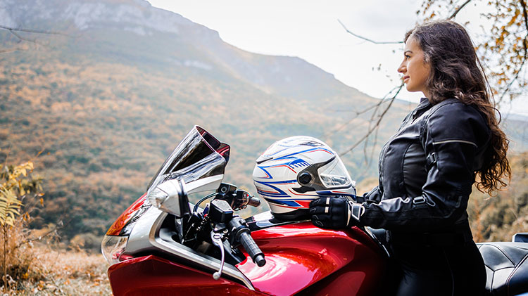 Cómo elegir un casco de motocicleta - State Farm®