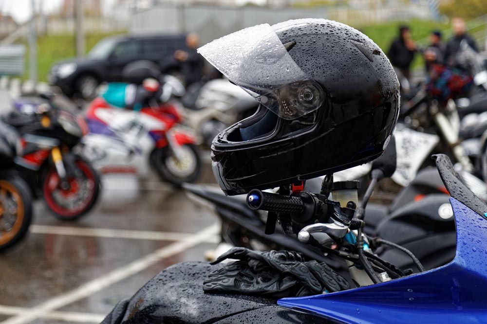 Casco moto lluvia