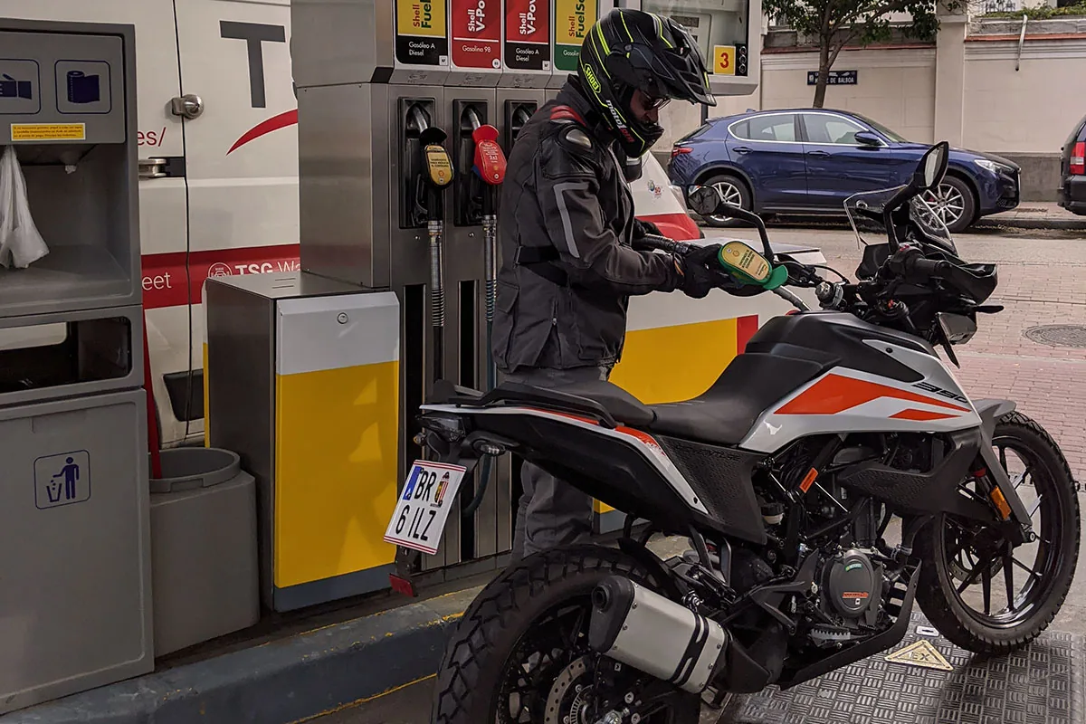95 o 98 octanos: La gasolina más adecuada para tu moto | MOTO Club MAPFRE