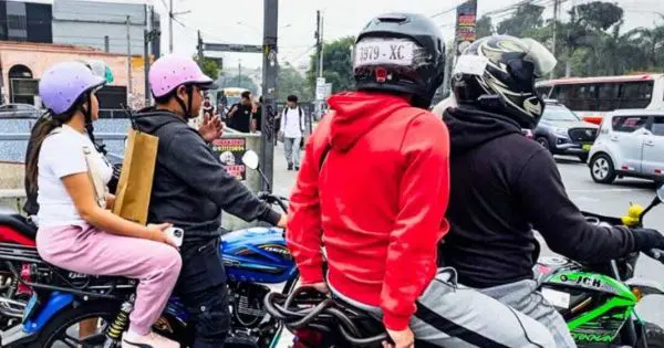 Prohíben dos personas en moto: estas son las sanciones severas que rigen desde el 21 de enero