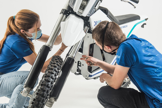 elisava-motocicleta-dayna-6-1200x801