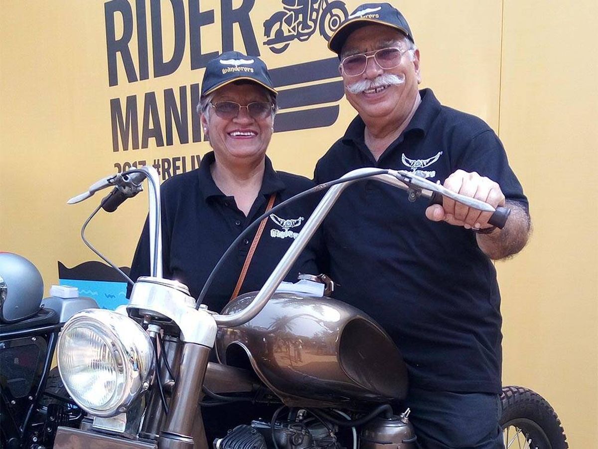 Foto: ¿Quién dijo miedo? Un matrimonio de jubilados indio recorre el mundo en moto (Facebook)
