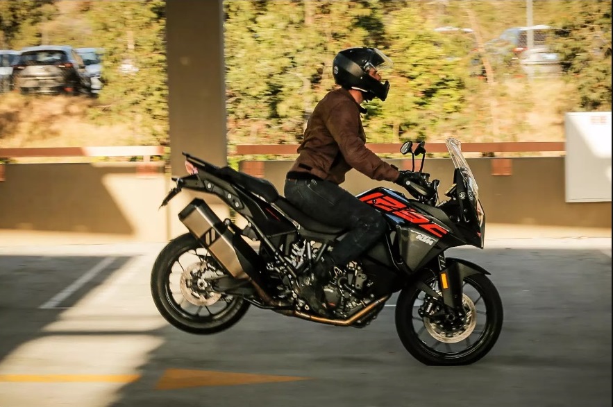 Consejos para frenar correctamente una moto - MotoNews