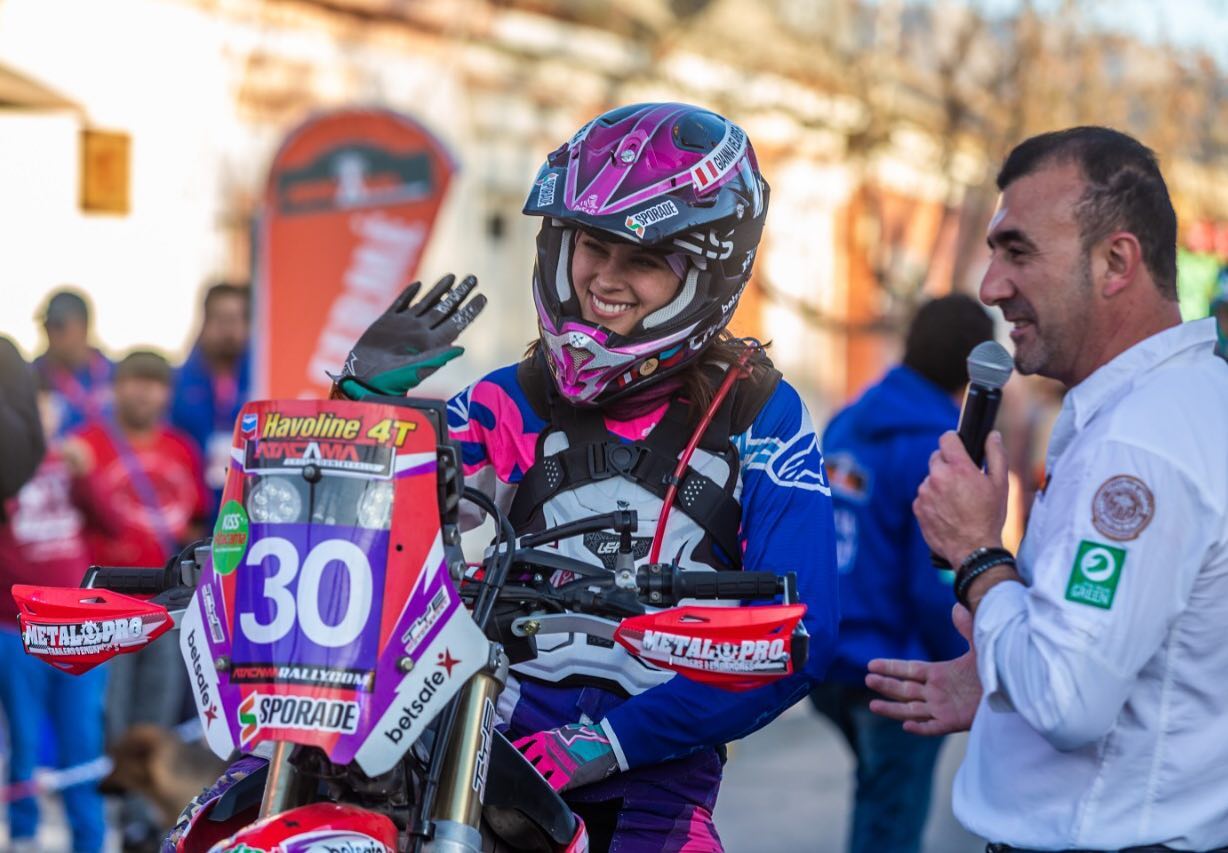 gianna-velarde-chile-revista-mototec