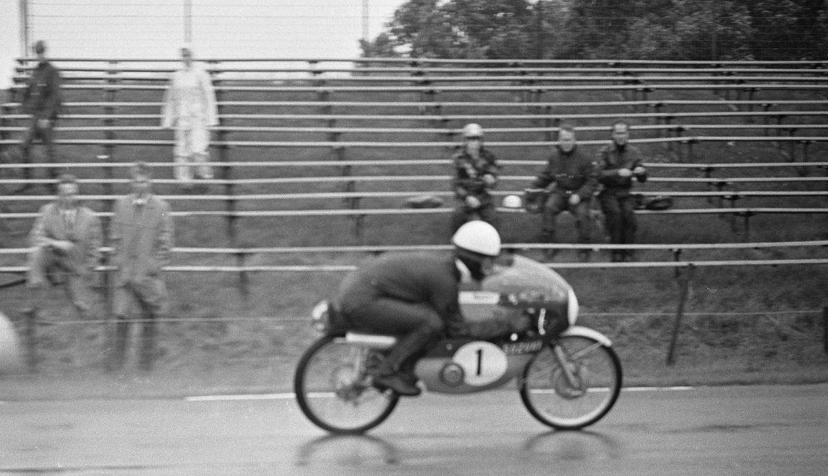 Hans Georg Anscheidt con la Suzuki en Assen 1968