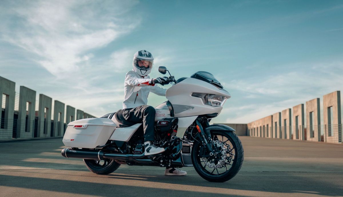 Harley Davidson FLTRXSE CVO Road Glide ST 2024 Accion (8)